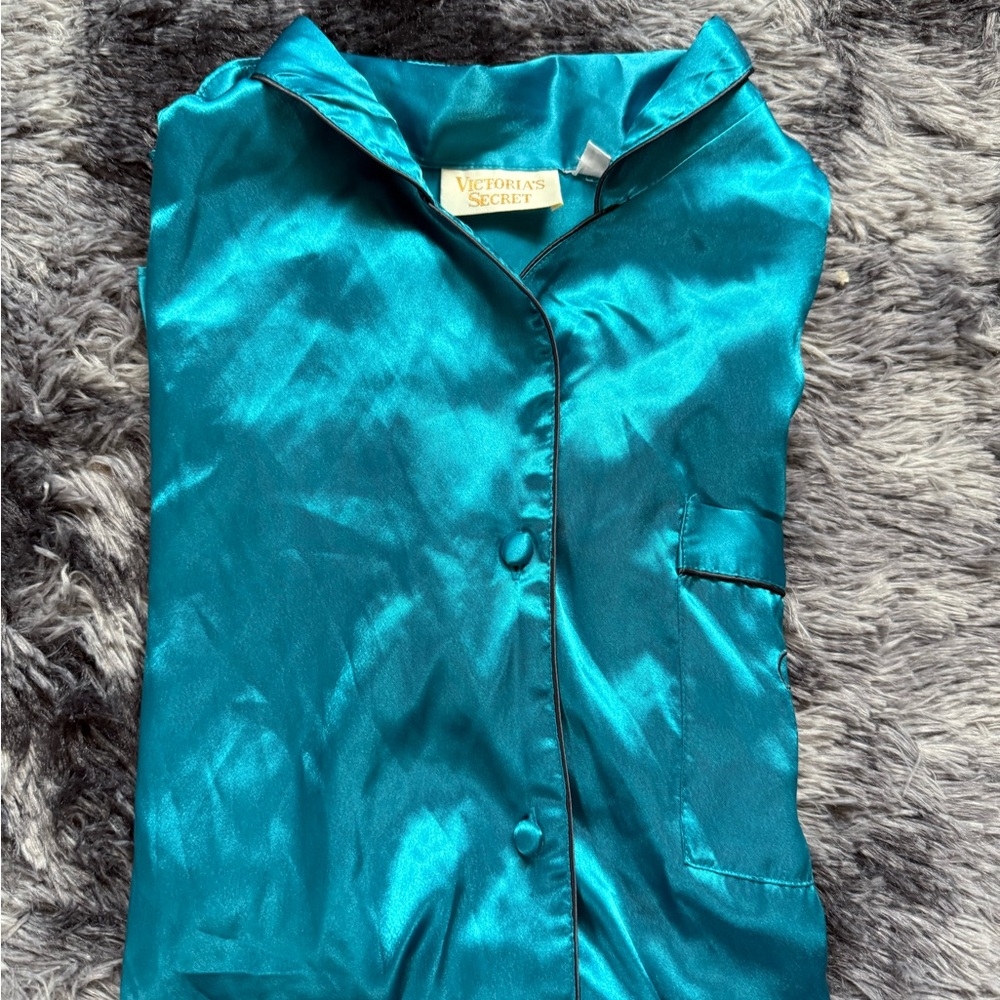 Victoria's Secret Rare Gold Label Long Sleeve Satin Sleepwear Top